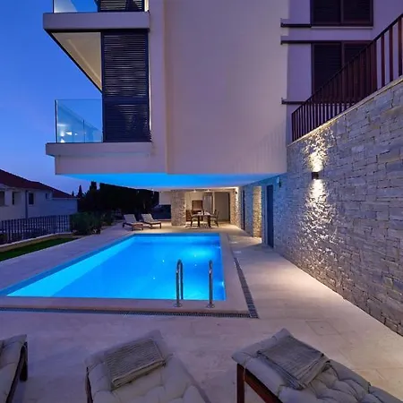 Kuca Bella تْسافتات